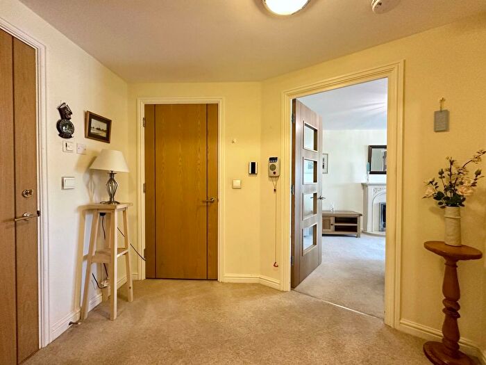 1 Bedroom Flat For Sale In East Street, Newton Abbot, TQ12