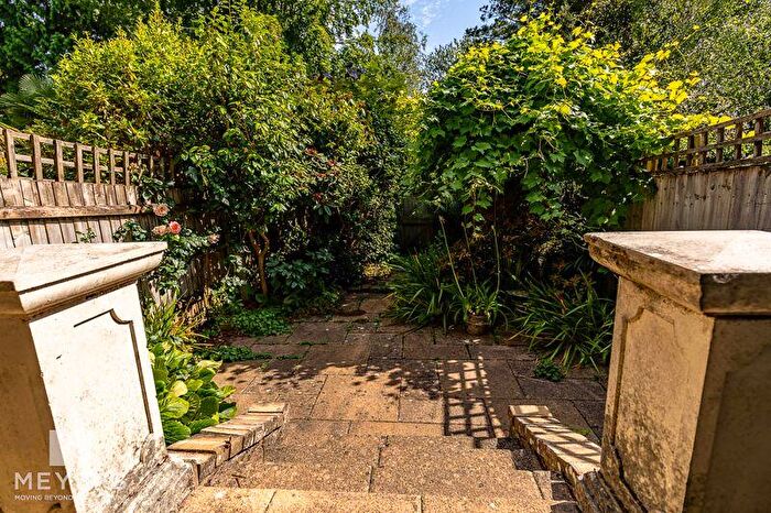 Studio To Rent In Bourne Banks, Branksome Wood Road, Bournemouth, BH4