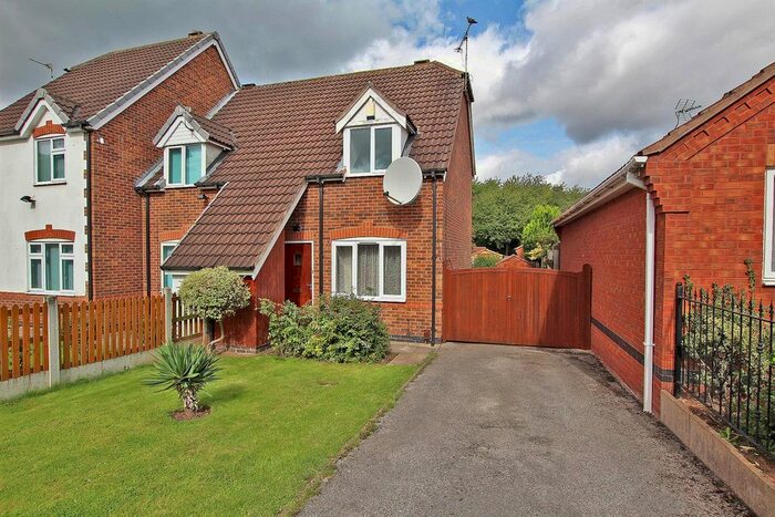 2 Bedroom Town House To Rent In Astley Drive, Mapperley, Nottingham NG3