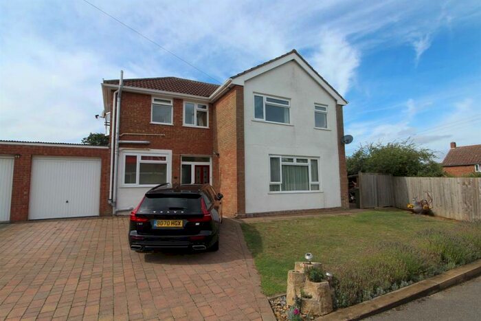 4 Bedroom Link Detached House For Sale In Hill View, Sherington, Newport Pagnell, MK16