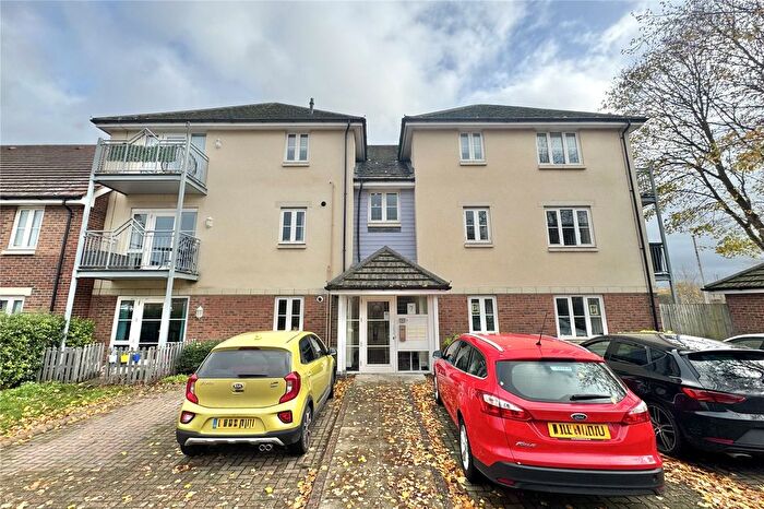 2 Bedroom Flat For Sale In Queen Street, Aldershot, Hampshire, GU12