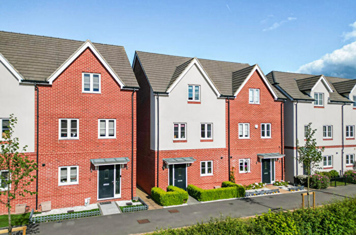 4 Bedroom Semi Detached House For Sale In Bolton Drive, Shinfield, Reading, Berkshire, RG2