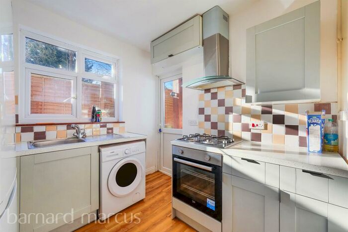 2 Bedroom Flat To Rent In Martin Way, Morden, SM4
