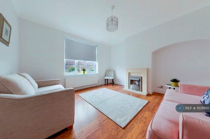 2 Bedroom Terraced House To Rent In Downham Way, Bromley, BR1