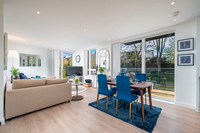 2 Bedroom Flat For Sale In Heritage Place, Brentford, TW8