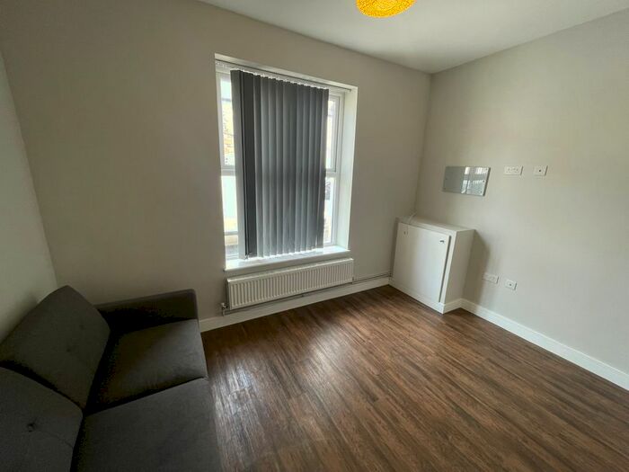 2 Bedroom Maisonette To Rent In Bradley Street, Roath, CF24