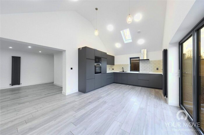 4 Bedroom Bungalow To Rent In Beatrice Road, Kettering, NN16