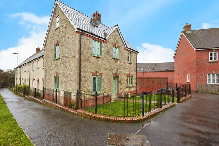 5 Bedroom Semi Detached House For Sale In Indus Road, Shaftesbury, SP7