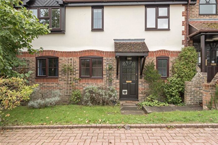 2 Bedroom Maisonette For Sale In Lakers Meadow, Billingshurst, RH14