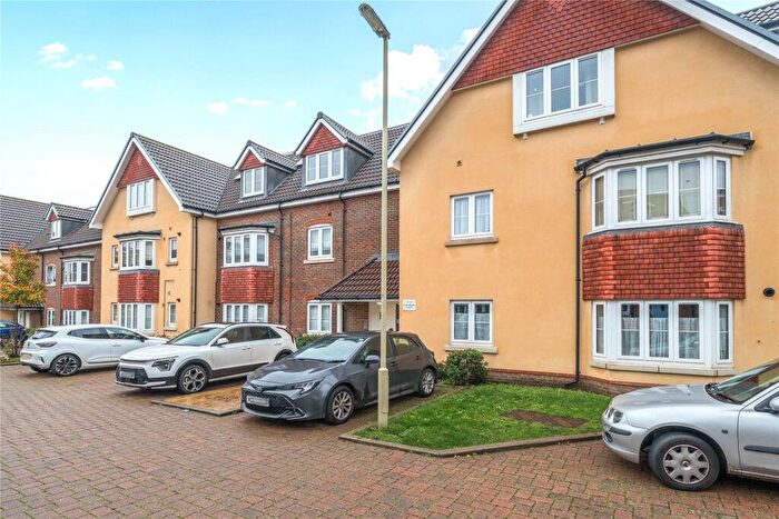 2 Bedroom Flat For Sale In Furlonger Place, Liphook, Hampshire, GU30