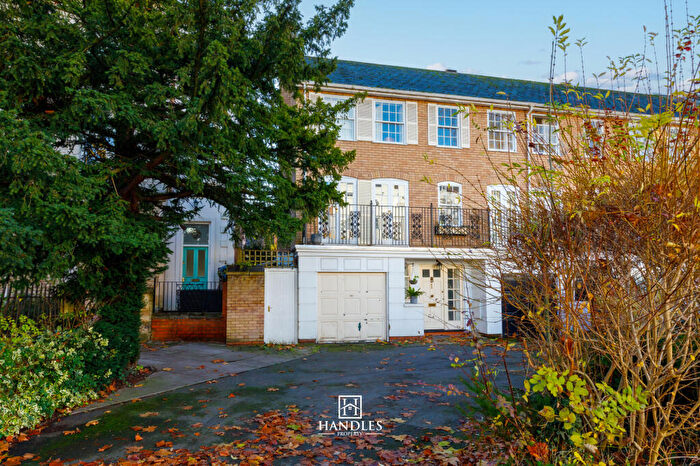 3 Bedroom Town House To Rent In St. Pauls Court, Warwickshire, CV32