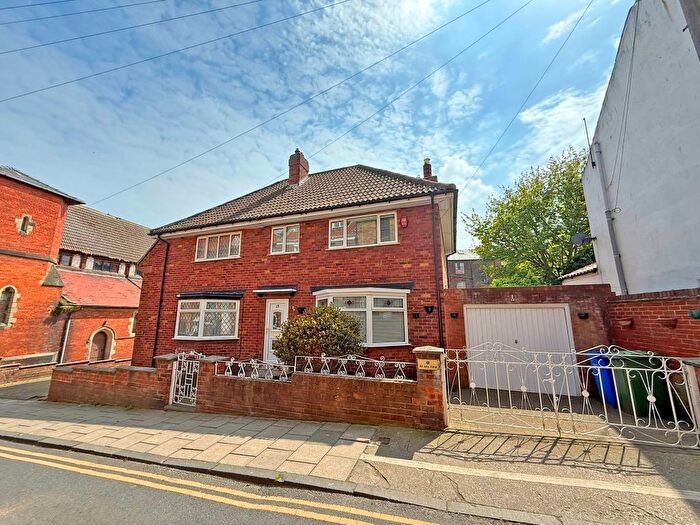 3 Bedroom Semi-Detached House For Sale In St. Sepulchre Street, Scarborough, YO11