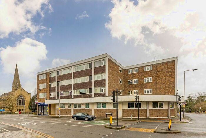 2 Bedroom Flat To Rent In St. Marks Hill, Surbiton, KT6