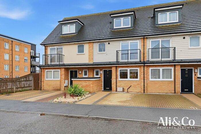 4 Bedroom Terraced House For Sale In Schoolfield Road, Grays, RM20