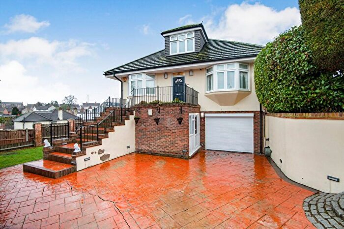 4 Bedroom Bungalow For Sale In Lesney Park, Erith, DA8