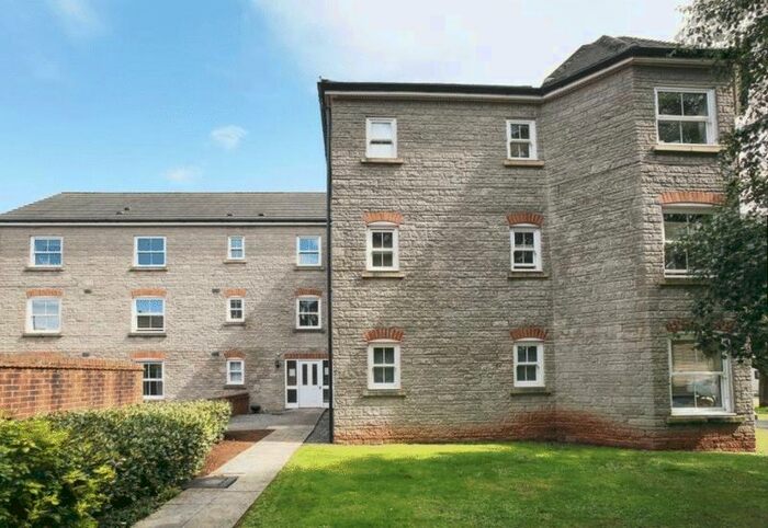 3 Bedroom Flat To Rent In Bramley Copse, Bristol, BS41