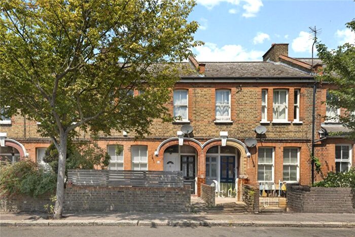 2 Bedroom Flat To Rent In Leucha Road, Walthamstow, London, E17