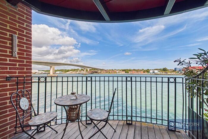 3 Bedroom Flat For Sale In Andes Close, Southampton, SO14