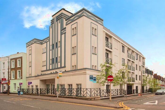 2 Bedroom Flat For Sale In Granville Road, Watford, WD18