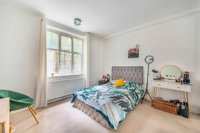 2 Bedroom Flat For Sale In Kensington High Street, Kensington, London, W14