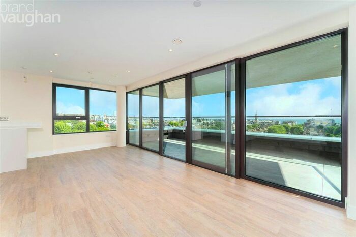 3 Bedroom Flat To Rent In Eaton Road, Hove, East Sussex, BN3