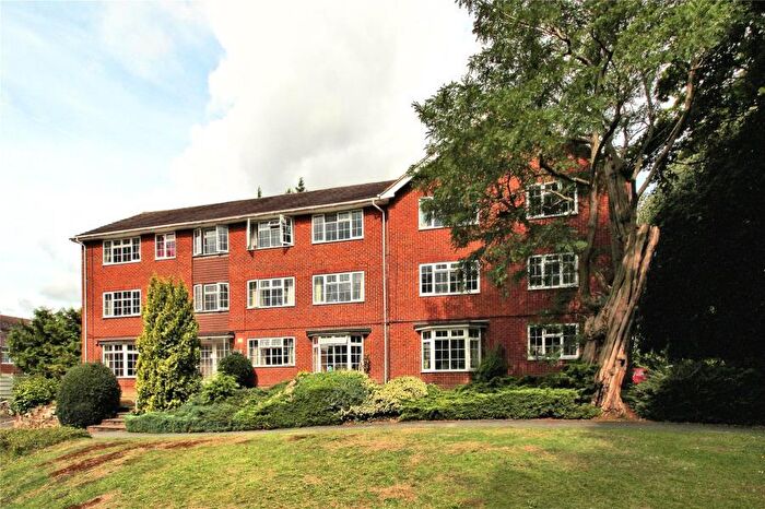 2 Bedroom Flat To Rent In Woking, Surrey, GU22