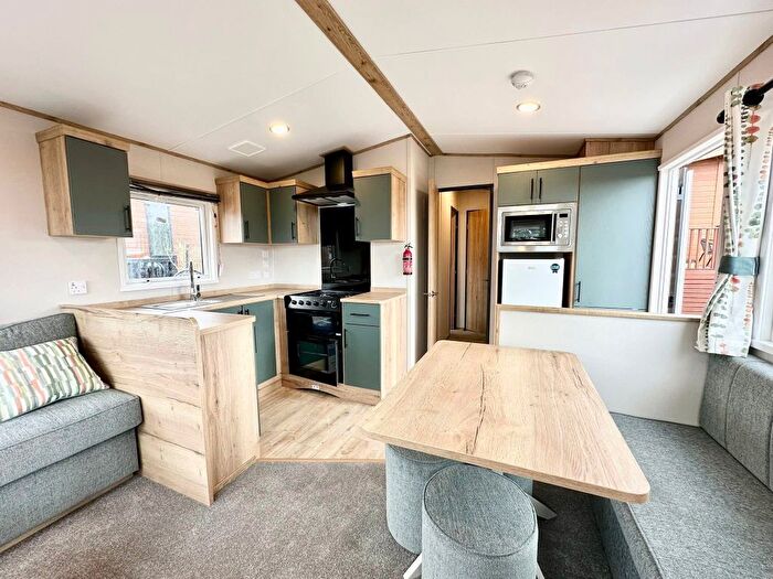 2 Bedroom Mobile/park Home For Sale In Ilfracombe, EX34