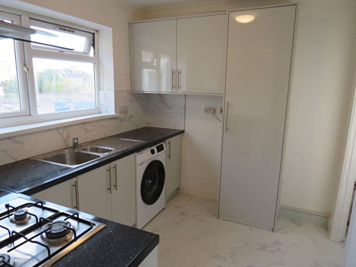 2 Bedroom Flat To Rent In New Heston Road, Hounslow, TW5