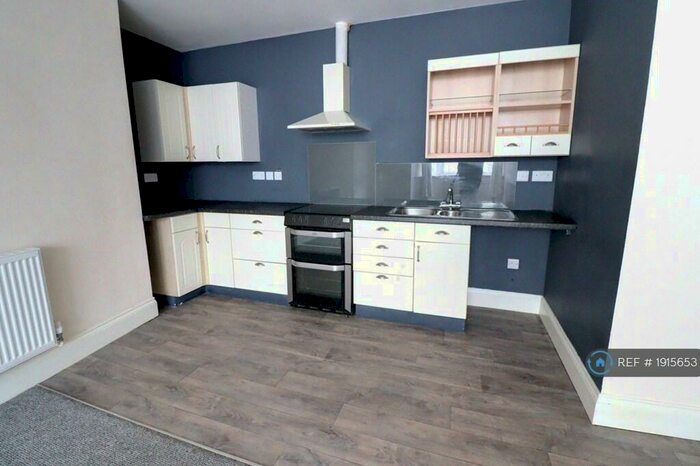 2 Bedroom Flat To Rent In Kingsley Lodge, Bideford, EX39