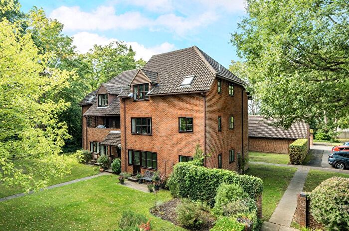 2 Bedroom Flat For Sale In Summerhouse Road, Godalming, Surrey, GU7