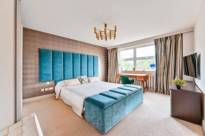 3 Bedroom Flat To Rent In Gloucester Avenue, Camden, London, NW1