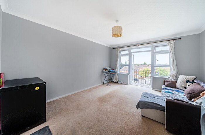 1 Bedroom Flat For Sale In Clare Road, Stanwell, Surrey, TW19