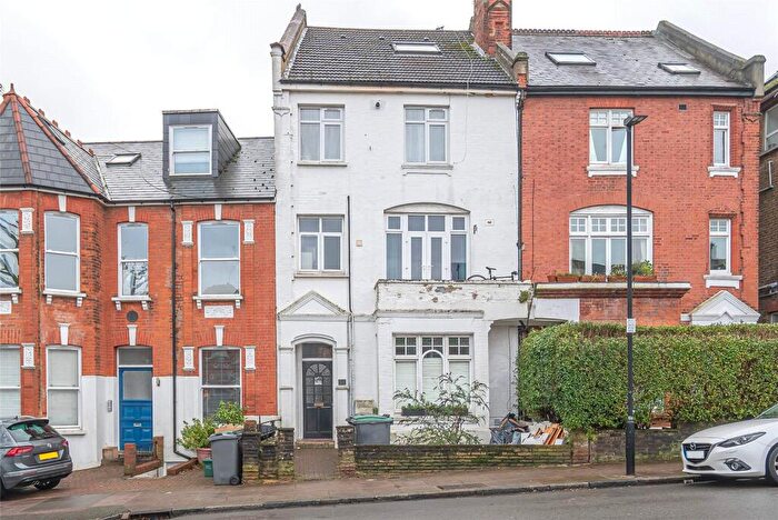 2 Bedroom Apartment For Sale In Muswell Road, London, N10