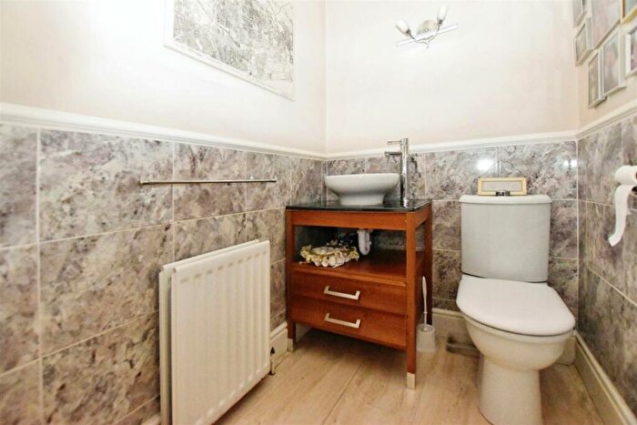 5 Bedroom Detached House For Sale In Derrymore Road, Willerby, HU10