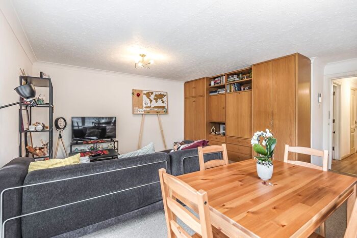1 Bedroom Flat To Rent In Eleanor Close, Surrey Quays, London, SE16