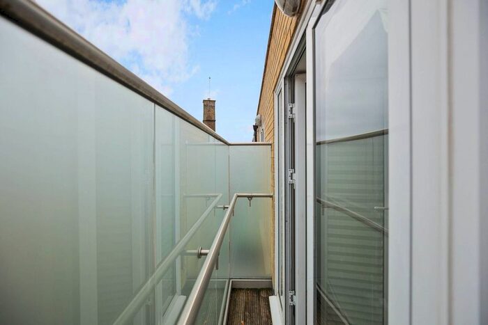 1 Bedroom Flat For Sale In East Dulwich Road, East Dulwich, London, SE22