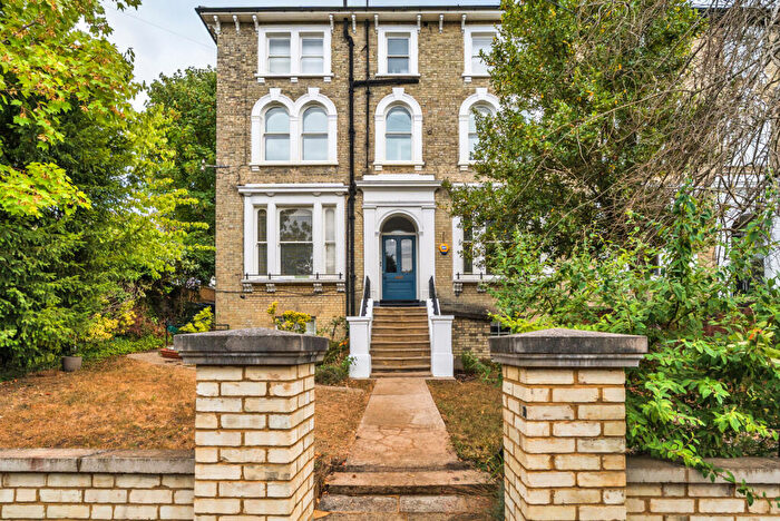 2 Bedroom Flat For Sale In Crescent Road, Kingston Upon Thames, KT2