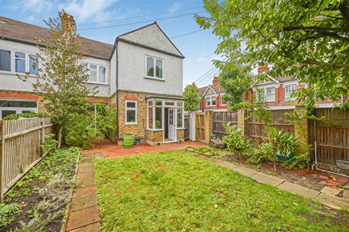 4 Bedroom Semi-Detached House For Sale In Nightingale Lane, SW12