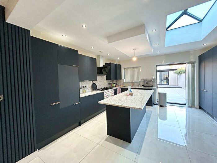 4 Bedroom House To Rent In Sheringham Avenue, Romford, RM7