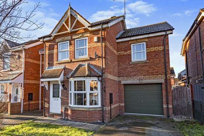 3 Bedroom Semi-Detached House To Rent In Trent Park, Kingswood, Hull, East Yorkshire, HU7