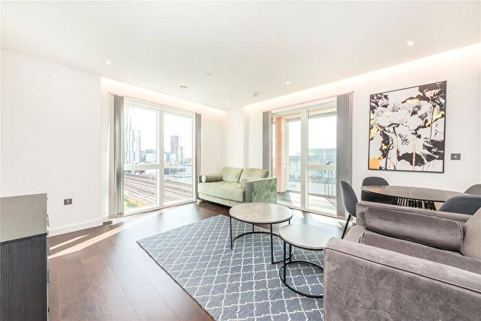 2 Bedroom Flat To Rent In Malthouse Road, London, SW11