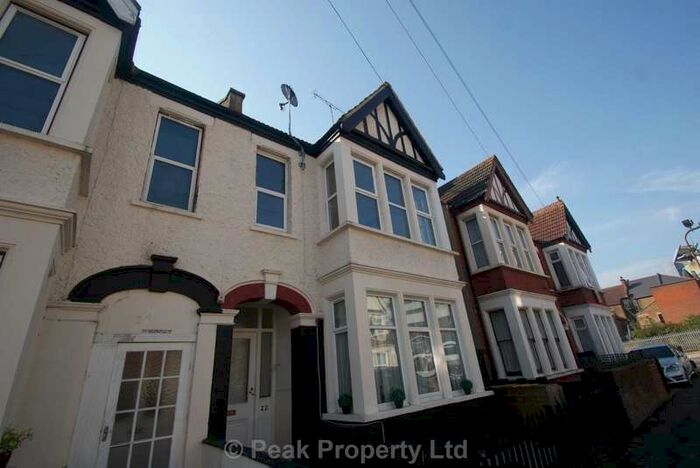 3 Bedroom Flat To Rent In Whitegate Road, Southend On Sea, SS1