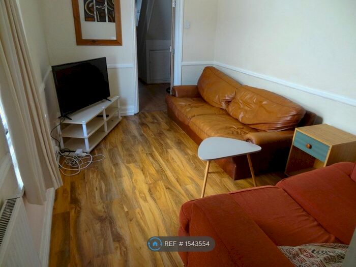 5 Bedroom Terraced House To Rent In Hudson Road, Southsea, PO5