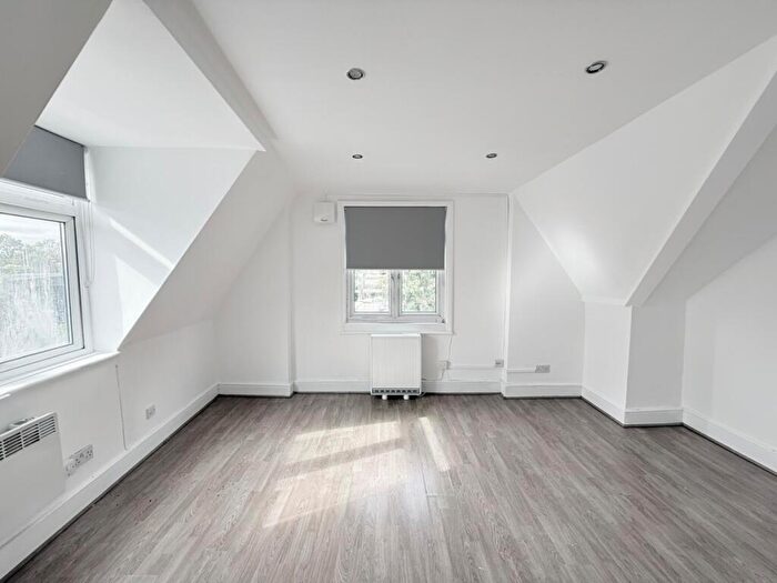 2 Bedroom Flat To Rent In Wightman Road London, N4