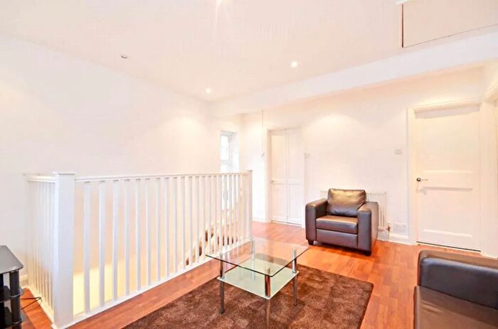 2 Bedroom Maisonette To Rent In Neale Close, East Finchley, N2