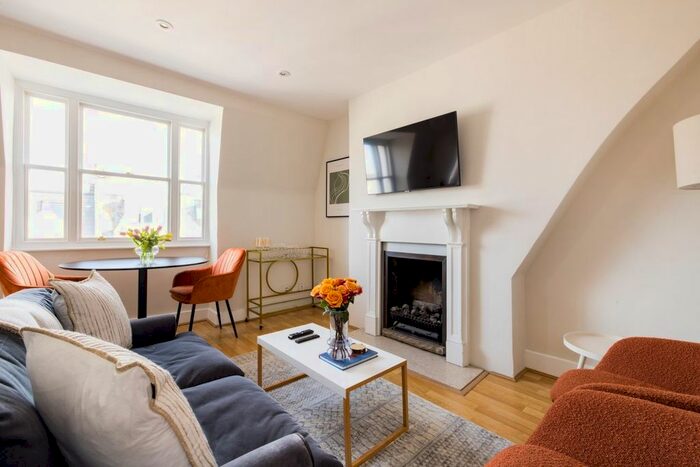 1 Bedroom Flat To Rent In Munster Road, London, SW6