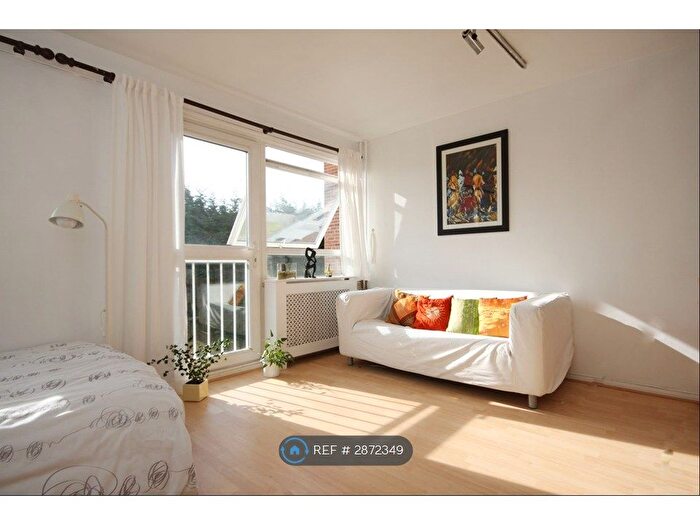 Studio To Rent In Rockley Court, West Kensington, W14