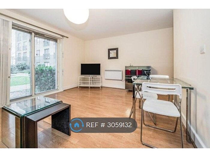 2 Bedroom Flat To Rent In Capulet Square, London, E3