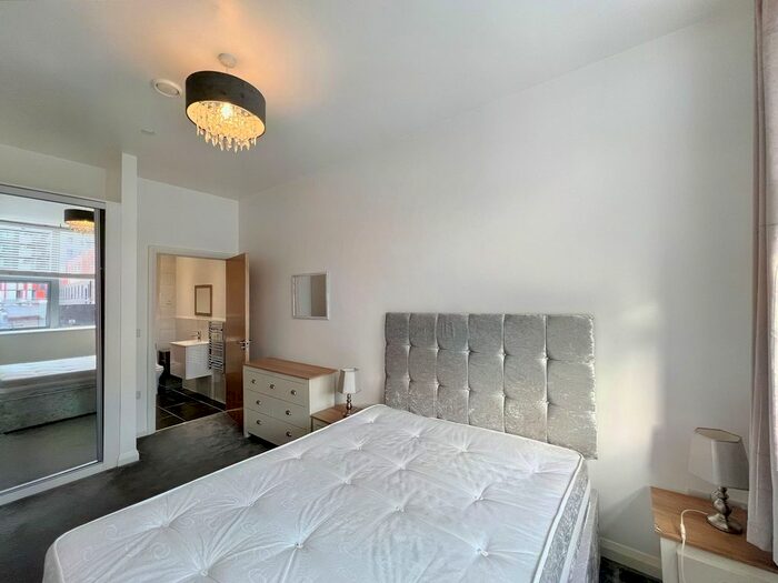 2 Bedroom Flat To Rent In Corporation Street, The Co-Operative, CV1