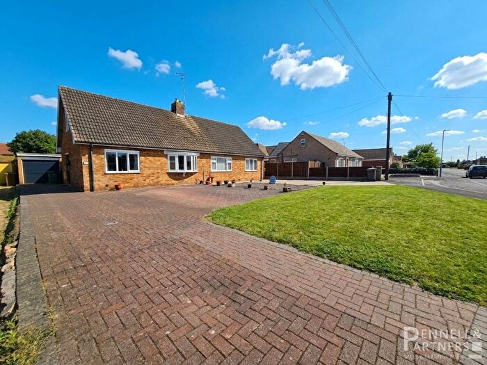 3 Bedroom Chalet For Sale In Oakdale Avenue, Peterborough, PE2
